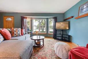 2114 Somerset Ct, Waukesha, WI 53186 - Photo 2
