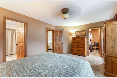 2114  Somerset Ct, Waukesha, WI 53186 - Photo 8