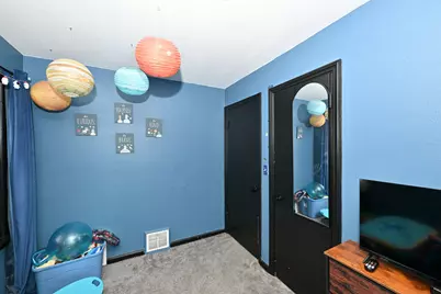 8113 W Townsend St, Milwaukee, WI 53222 - Photo 16