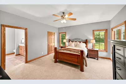 8510 W Hawthorne Rd, Mequon, WI 53097 - Photo 18