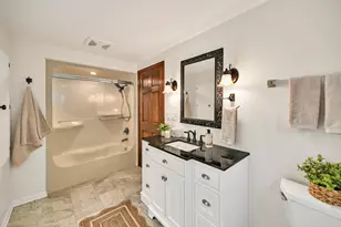 10270 N Range Line Ct, Mequon, WI 53092 - Photo 34