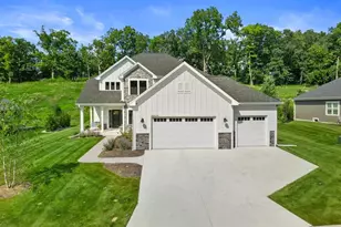 N69W23598 N Donna Dr, Sussex, WI 53089 - Photo 2