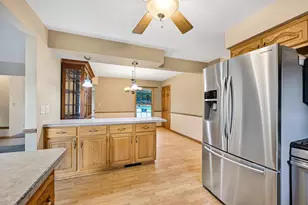 5625 S Monaco Pl, Hales Corners, WI 53130 - Photo 10