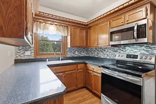 S69W32666 Westgate Dr, Mukwonago, WI 53149 - Photo 8