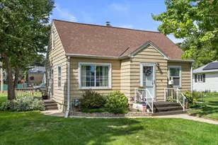 809 S 113th St, West Allis, WI 53214 - Photo 2