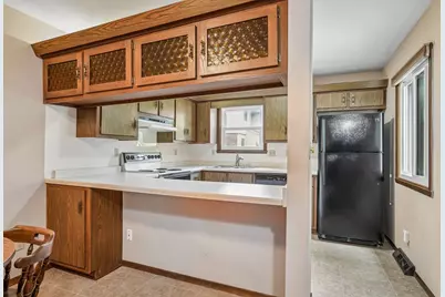 1745 S Carriage Ln, New Berlin, WI 53151 - Photo 6