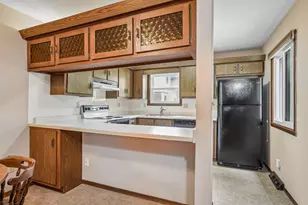 1745 S Carriage Ln, New Berlin, WI 53151 - Photo 6