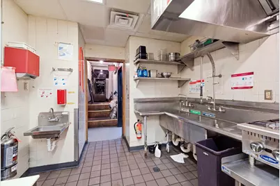 8775 N 107th St, Milwaukee, WI 53224 - Photo 12