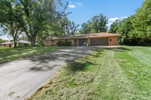 W222N8351 Plainview Pkwy, Lisbon, WI 53089 - Photo 4