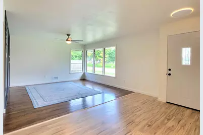 6925 N Darien St, Milwaukee, WI 53209 - Photo 2