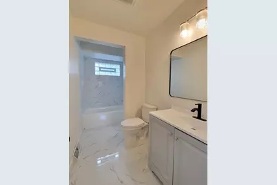 6925 N Darien St, Milwaukee, WI 53209 - Photo 12