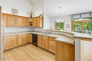 273 Cardinal Ln, Hartland, WI 53029 - Photo 8