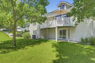 273 Cardinal Ln, Hartland, WI 53029 - Photo 2