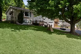 727 4th St, La Crescent, MN 55947 - Photo 2