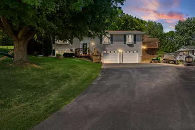 727  4th St, La Crescent, MN 55947 - Photo 1
