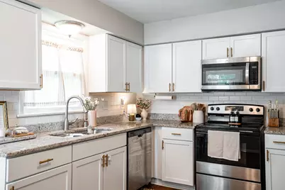 10321 W Manitoba St, West Allis, WI 53227 - Photo 2