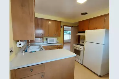 700 E Chateau Pl, Whitefish Bay, WI 53217 - Photo 10