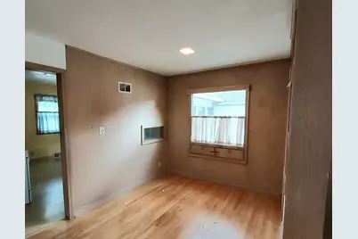 700 E Chateau Pl, Whitefish Bay, WI 53217 - Photo 6