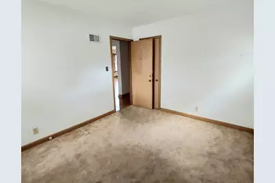 700 E Chateau Pl, Whitefish Bay, WI 53217 - Photo 16