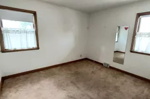 700 E Chateau Pl, Whitefish Bay, WI 53217 - Photo 16