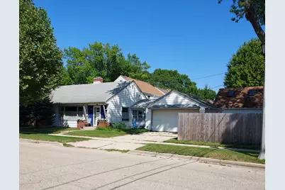 700 E Chateau Pl, Whitefish Bay, WI 53217 - Photo 1