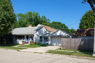 700 E Chateau Pl, Whitefish Bay, WI 53217 - Photo 1