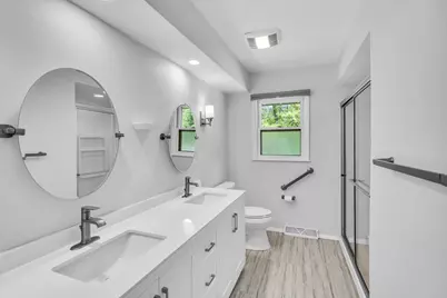 11240 N Valley Dr, Mequon, WI 53092 - Photo 8
