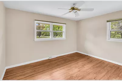11240 N Valley Dr, Mequon, WI 53092 - Photo 12