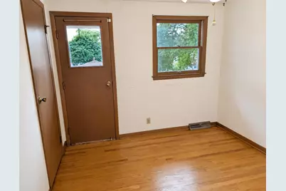 5943 N 72nd St, Milwaukee, WI 53218 - Photo 8