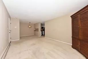 3935 S 84th St, Greenfield, WI 53228 - Photo 10