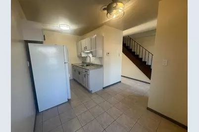 3947 S Sunset Sq, Greenfield, WI 53220 - Photo 6