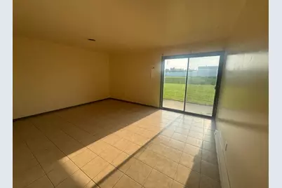 3947 S Sunset Sq, Greenfield, WI 53220 - Photo 10