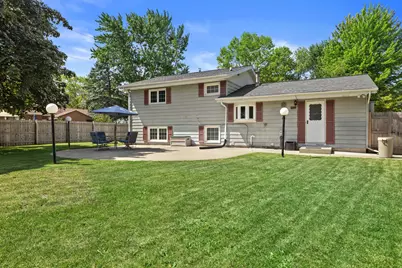 1129  Bluebird Ln, Racine, WI 53182 - Photo 2