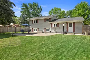 1129 Bluebird Ln, Racine, WI 53182 - Photo 2