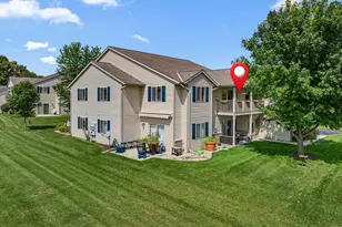 961 Spring Ct, Newburg, WI 53095 - Photo 4