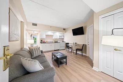 335  Wrigley Dr #412, Lake Geneva, WI 53147 - Photo 2