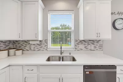 2851  Crosswinds Dr, Racine, WI 53403 - Photo 4