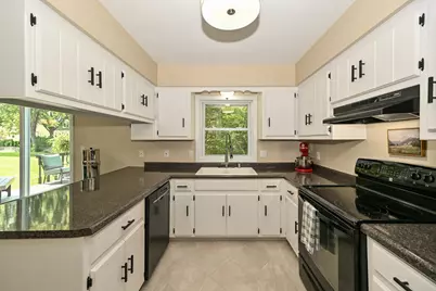 7613 S 83rd St, Franklin, WI 53132 - Photo 10