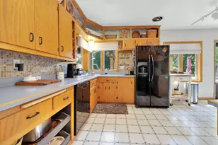 111 W Daphne Rd, Glendale, WI 53217 - Photo 14