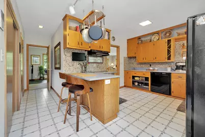 111 W Daphne Rd, Glendale, WI 53217 - Photo 12