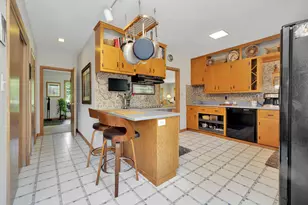 111 W Daphne Rd, Glendale, WI 53217 - Photo 12