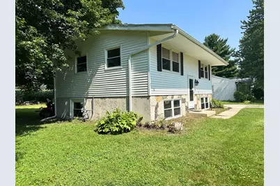 137  Marino Ave, Delavan, WI 53115 - Photo 4