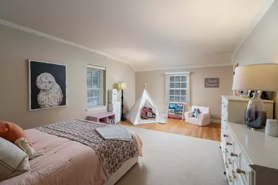 2426 N 93rd St, Wauwatosa, WI 53226 - Photo 22