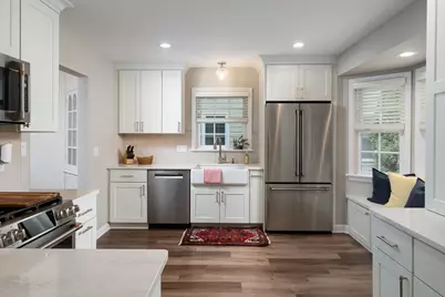 2426 N 93rd St, Wauwatosa, WI 53226 - Photo 14