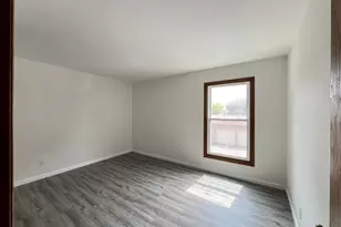N114W16680 Crown Dr, Germantown, WI 53022 - Photo 10