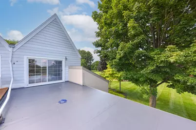 2220  Stonecroft Dr, Grafton, WI 53024 - Photo 32