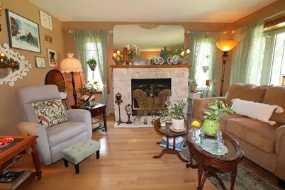 2141 S Livingston Ter, West Allis, WI 53219 - Photo 8