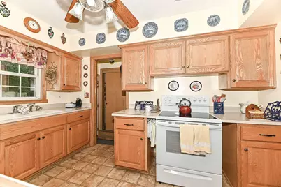 809  Mackinac Ave, South Milwaukee, WI 53172 - Photo 8
