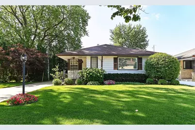 809  Mackinac Ave, South Milwaukee, WI 53172 - Photo 2