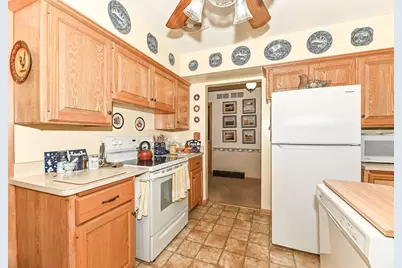 809  Mackinac Ave, South Milwaukee, WI 53172 - Photo 10